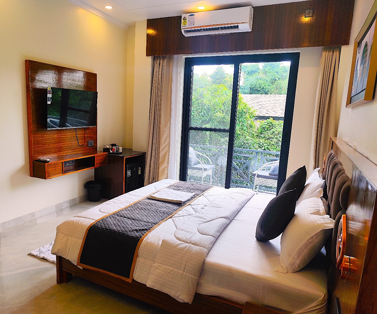 The Twelve Petals Luxury Room